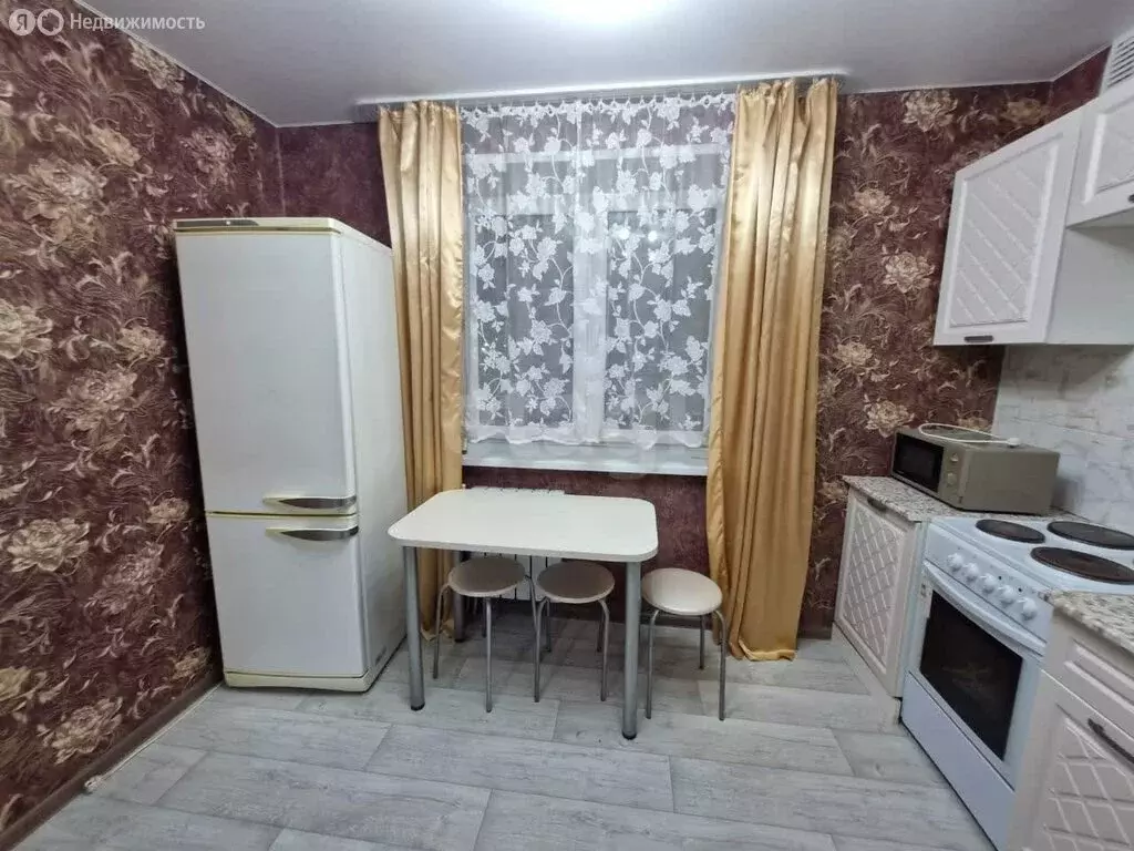 3-комнатная квартира: Чебоксары, улица Парижской Коммуны, 2 (56.1 м) - Фото 2