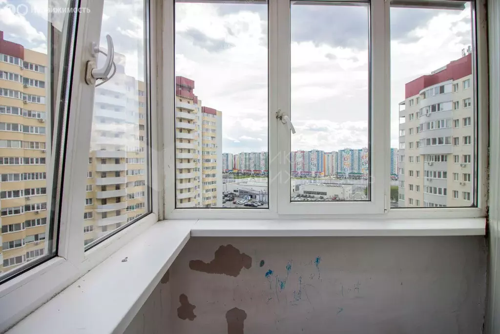 2-комнатная квартира: Тюмень, улица Василия Гольцова, 3 (75 м) - Фото 1
