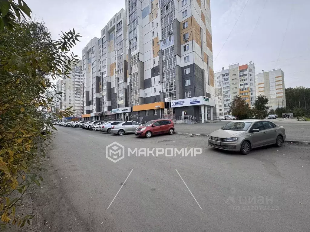 2-к кв. Челябинская область, Челябинск просп. Краснопольский, 5 (76.0 ... - Фото 0