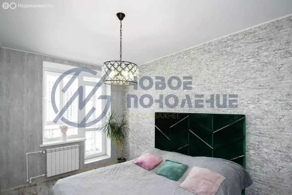 3-комнатная квартира: Омск, проспект Комарова, 15к3 (86 м) - Фото 0