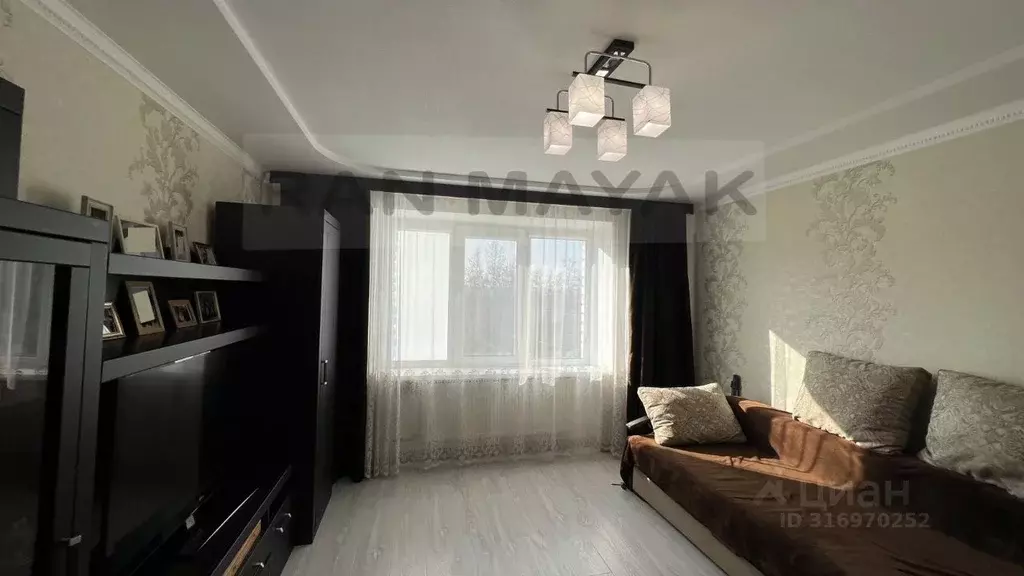 2-к кв. Адыгея, Майкоп ул. Димитрова, 10 (35.7 м) - Фото 0