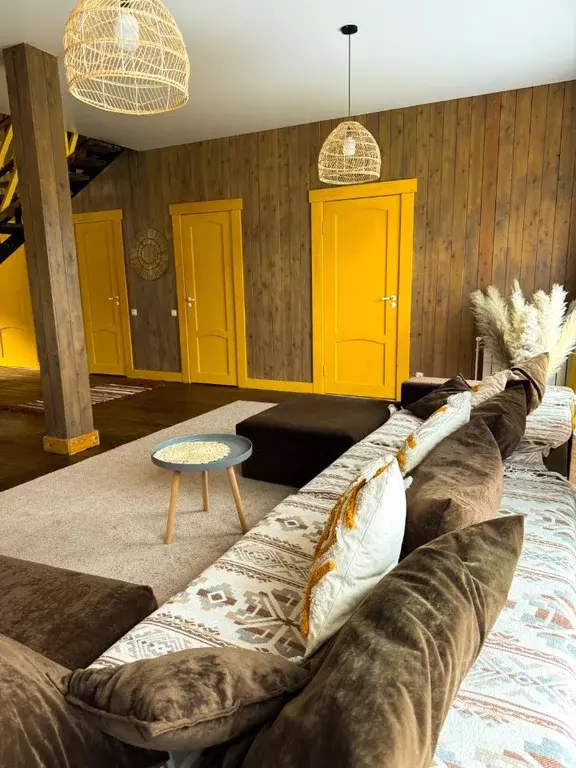 Дом в Алтай, Чемальский район, с. Турбаза Катунь  (300 м) - Фото 1