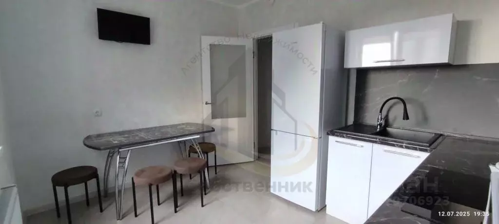 2-к кв. Белгородская область, Старый Оскол Степной мкр, 33В (55.0 м) - Фото 1
