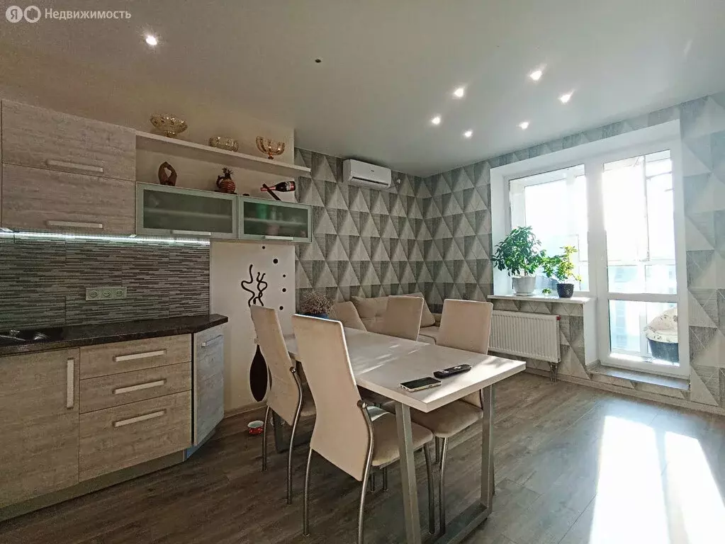 3-комнатная квартира: Волгоград, Промышленная улица, 8 (58 м) - Фото 0
