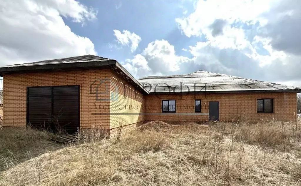 Дом в Белгородская область, Новый Оскол Новоселовская ул. (291 м) - Фото 0