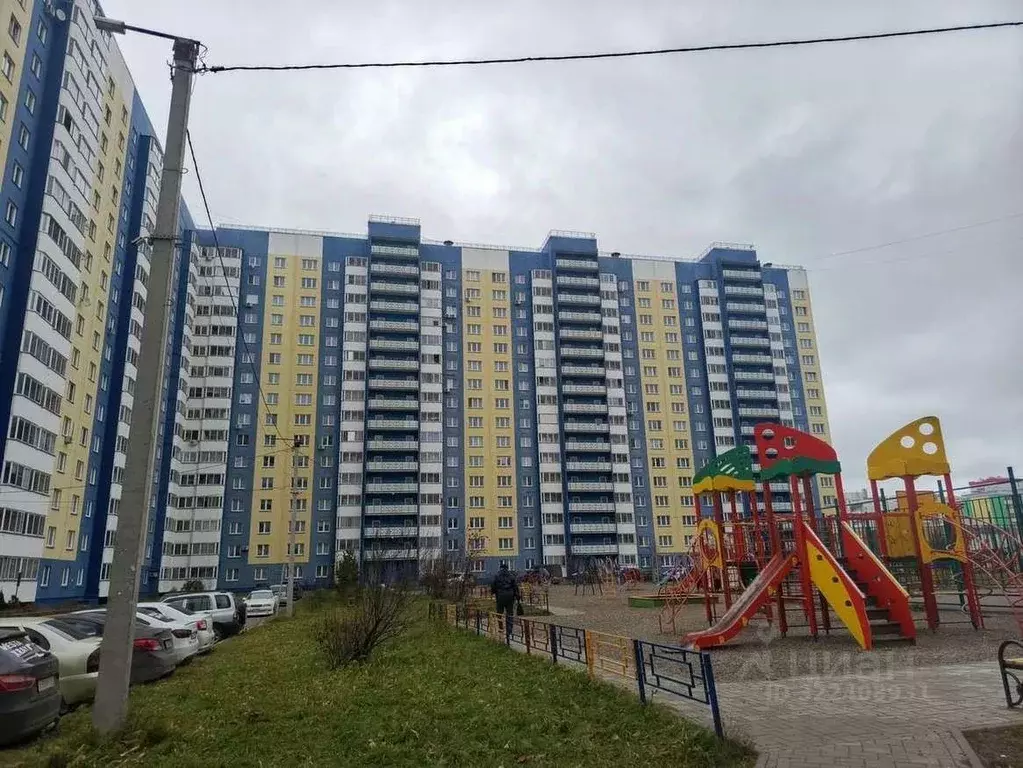 3-к кв. Кировская область, Киров ул. Ивана Попова, 56к1 (57.9 м) - Фото 0