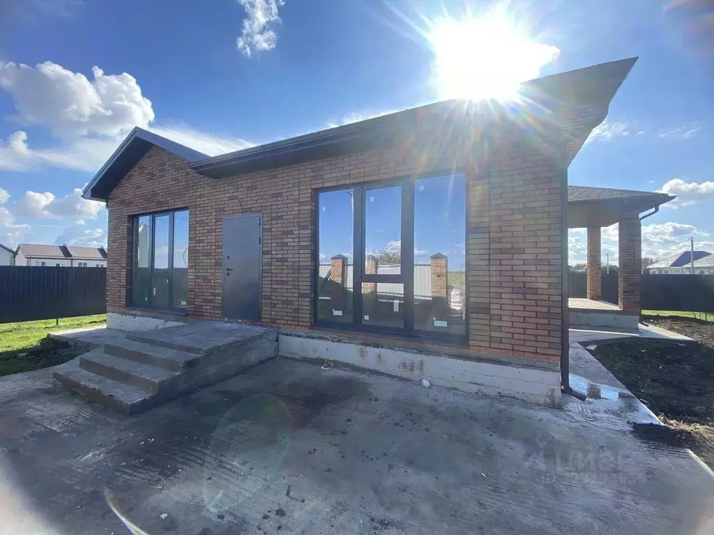 Дом в Краснодарский край, Динской район, Новотитаровская ст-ца ул. ... - Фото 1