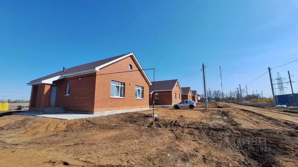 Дом в Оренбургская область, Бузулукский район, Новоалександровский ... - Фото 0