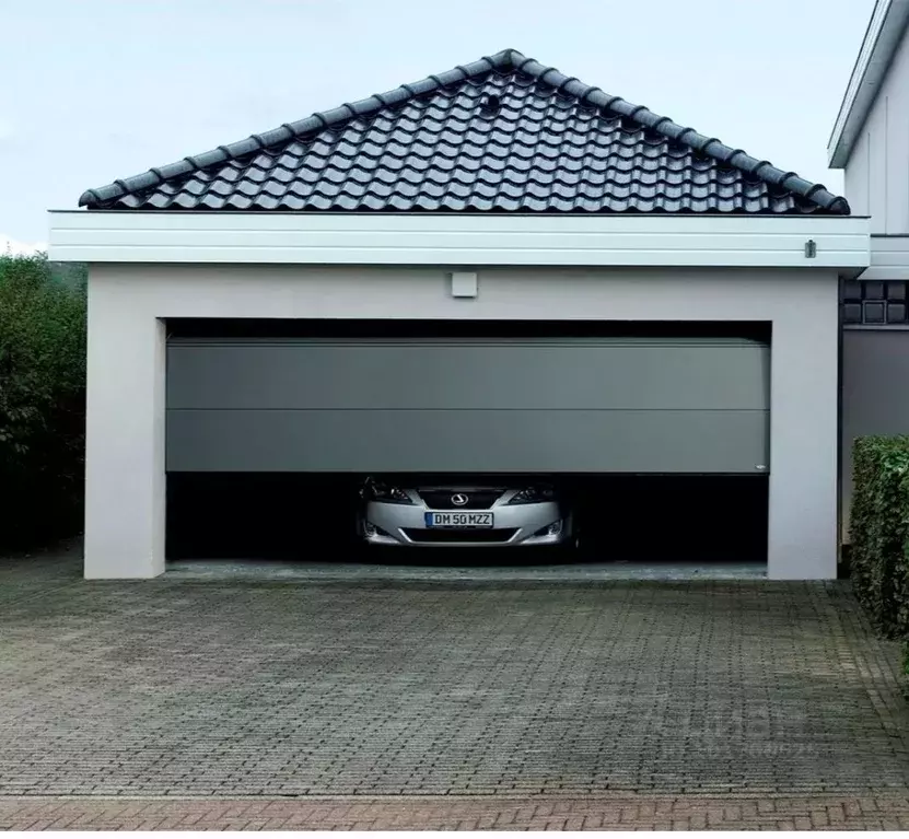 Гаражи машино. Красивый гараж. Автоматические ворота. Современный гараж. Машина в гараже.