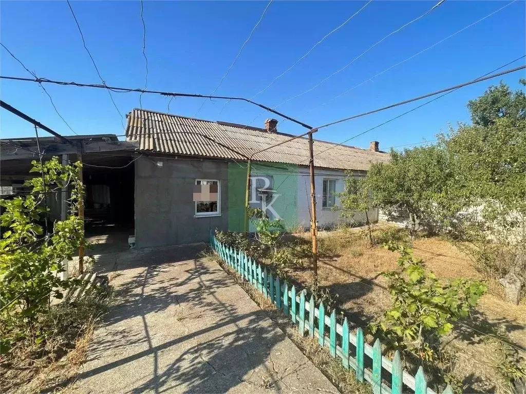 Дом в Крым, Черноморский район, Новоивановское с/пос, с. Хмелево ул. ... - Фото 1