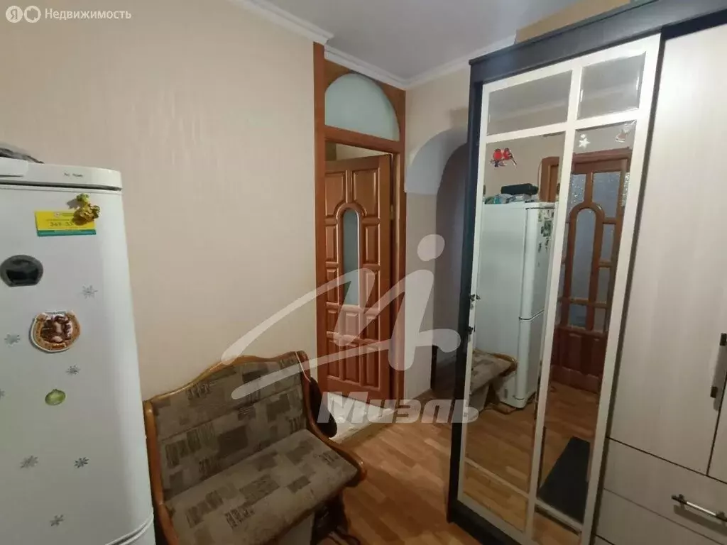 3-комнатная квартира: посёлок городского типа Андреевка, 25Б (68 м) - Фото 1