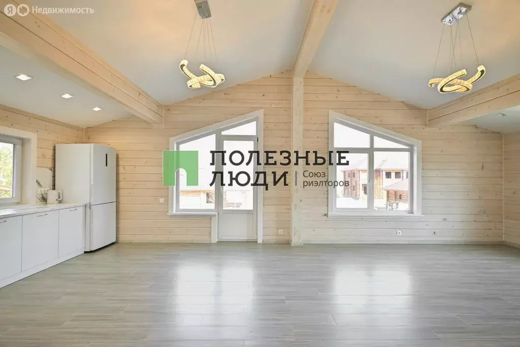 Дом в Красноярский край, городское поселение Емельяново, коттеджный ... - Фото 1