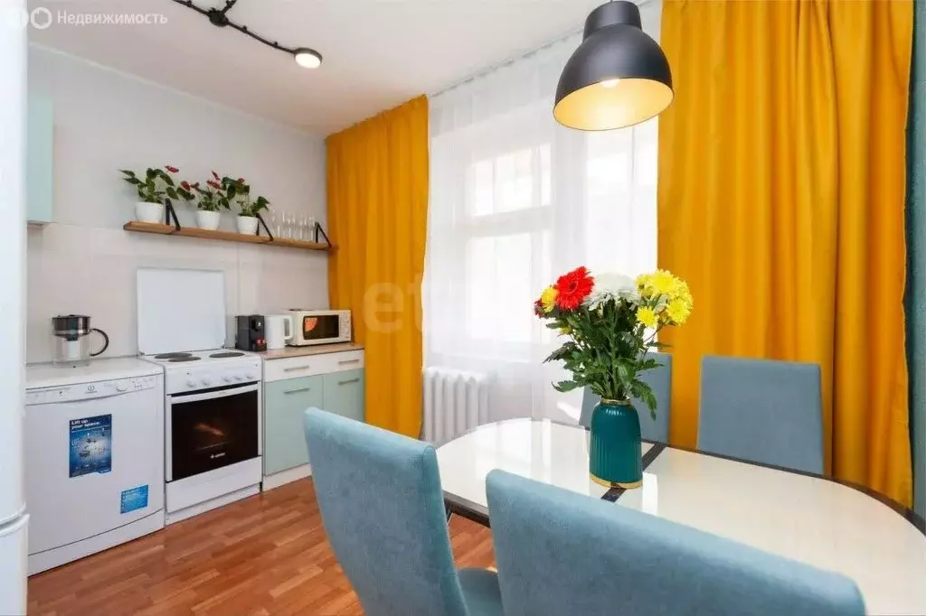 2-комнатная квартира: Тюмень, улица Николая Семёнова, 25 (62.3 м) - Фото 1