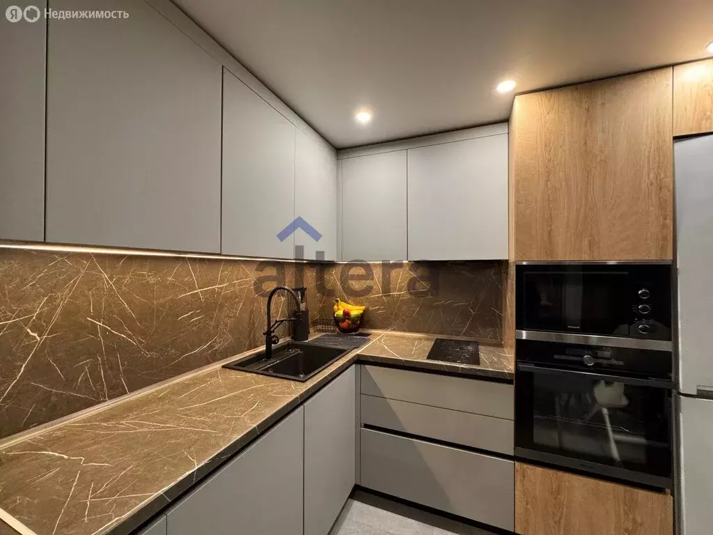 3-комнатная квартира: Казань, улица Фатыха Амирхана, 31 (59.9 м) - Фото 1