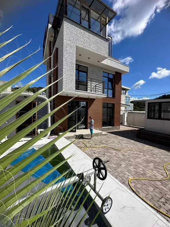 Дом в Краснодарский край, Сочи ул. Ворошиловградская (200 м) - Фото 0