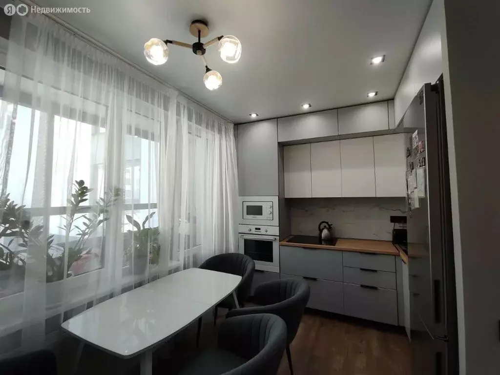 3-комнатная квартира: Ижевск, улица имени В.С. Тарасова, 2 (74 м) - Фото 1