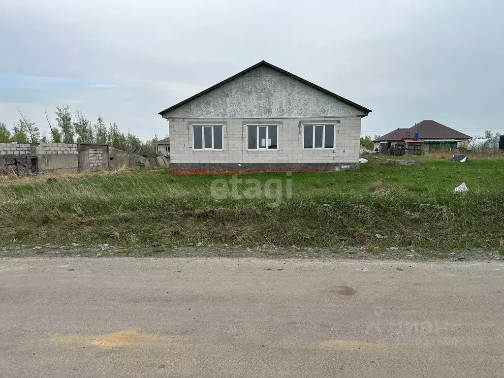 Дом в Белгородская область, Старооскольский городской округ, с. ... - Фото 0