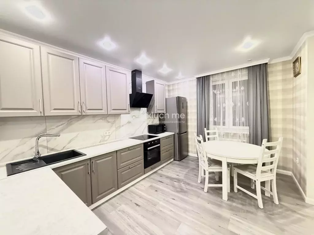 2-к кв. Татарстан, Казань ул. Рауиса Гареева, 111к2 (60.0 м) - Фото 1