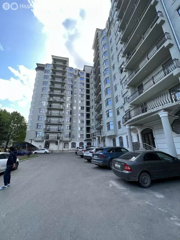2-комнатная квартира: Махачкала, улица Ирчи Казака, 14А (80 м) - Фото 1
