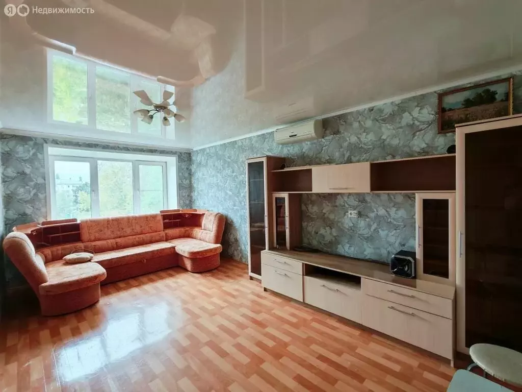 3-комнатная квартира: Казань, улица Лейтенанта Красикова, 18 (60.6 м) - Фото 1