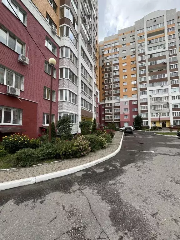 2-к кв. Брянская область, Брянск ул. Горбатова, 10 (79.9 м) - Фото 1