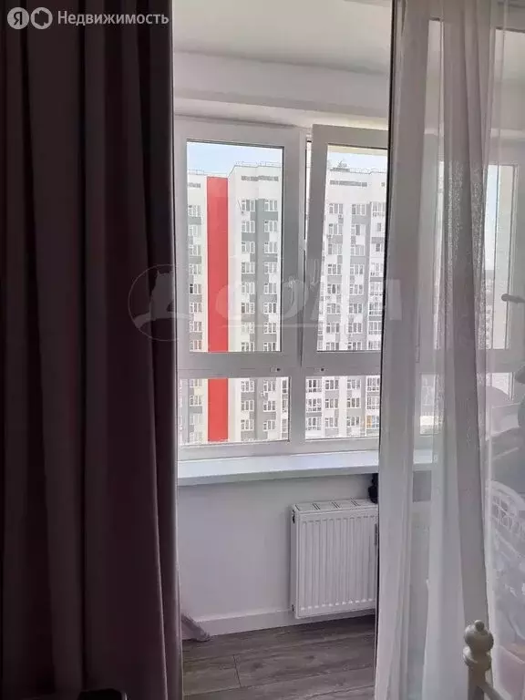 2-комнатная квартира: Тюмень, улица Василия Подшибякина, 12 (62 м) - Фото 0