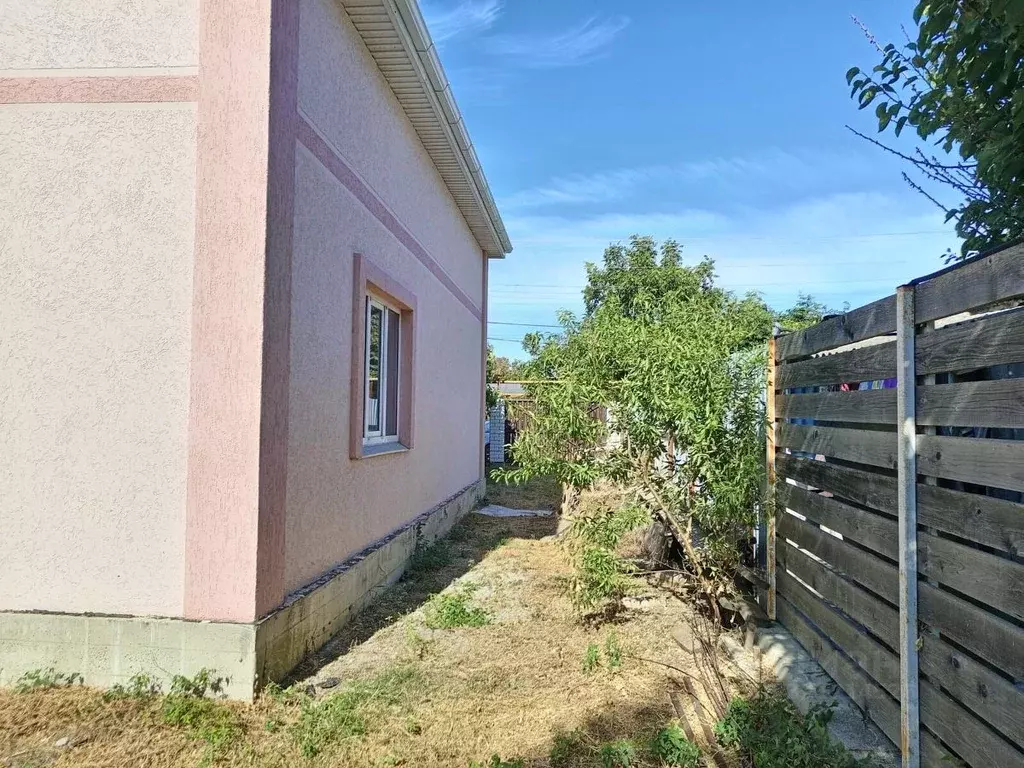 Дом в Краснодарский край, Темрюкский район, Запорожское с/пос, пос. ... - Фото 1