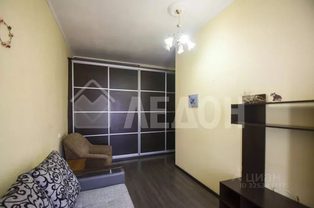 1-к кв. Омская область, Омск Городок Нефтяников мкр, ул. Строителей, 4 ... - Фото 2