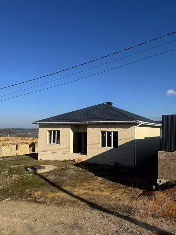 Дом в Крым, Симферопольский район, Добровское с/пос, с. Лозовое ул. ... - Фото 1