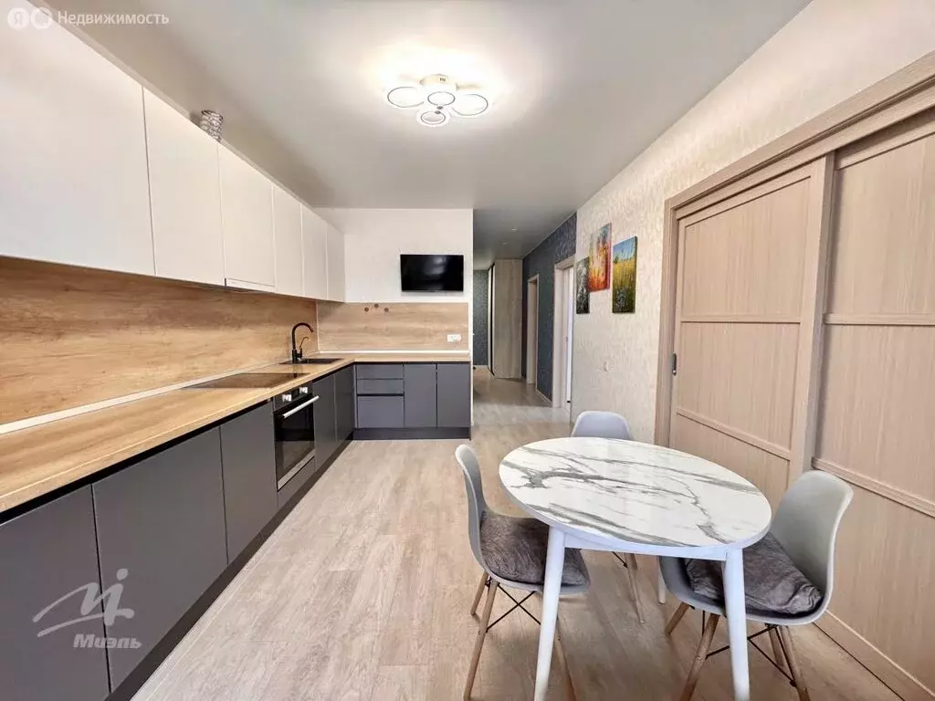 3-комнатная квартира: Барнаул, улица 280-летия Барнаула, 21 (59.8 м) - Фото 0