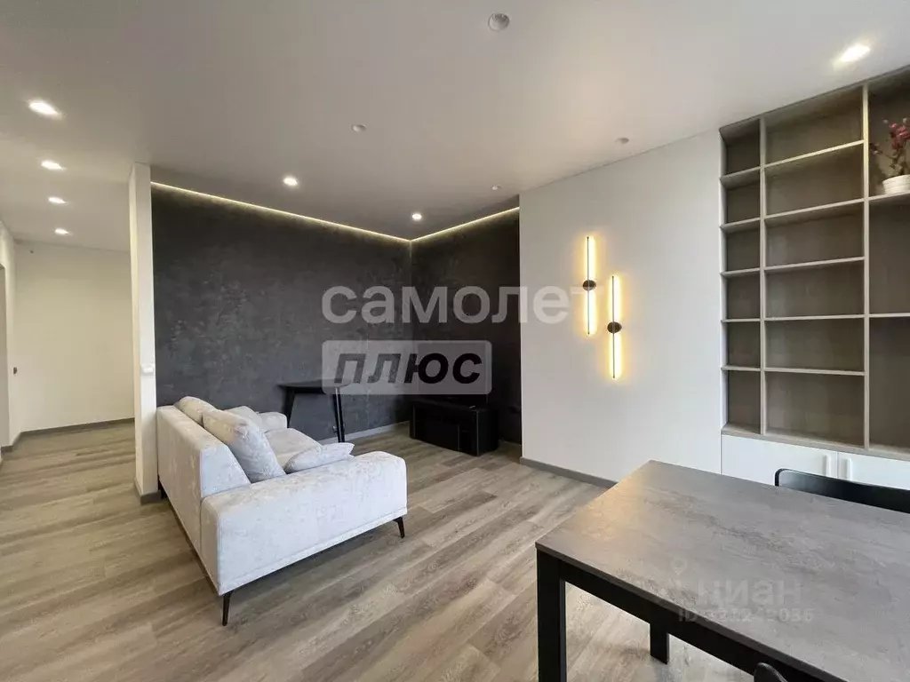 1-к кв. Свердловская область, Екатеринбург пер. Гаринский, 3 (54.0 м) - Фото 1