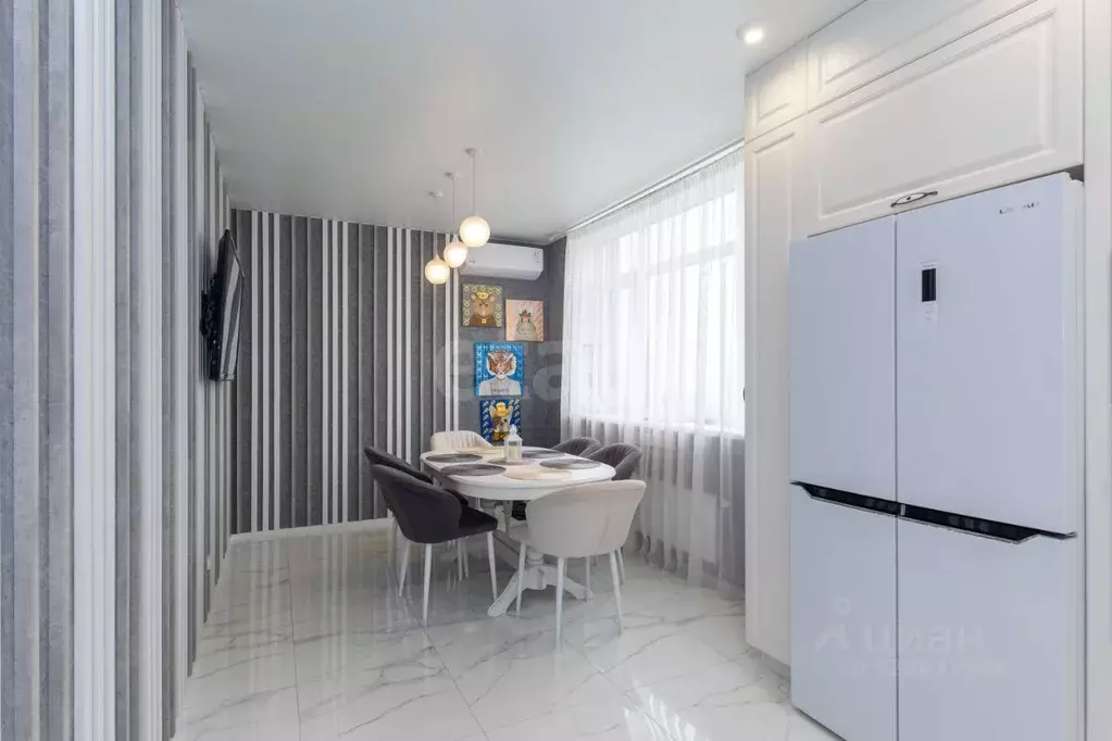 3-к кв. Тюменская область, Тюмень ул. Алматинская, 6 (80.1 м) - Фото 1