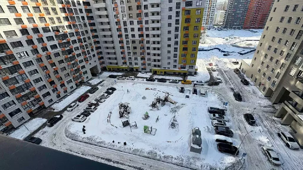 Продается 4-комнатная квартира - Фото 1