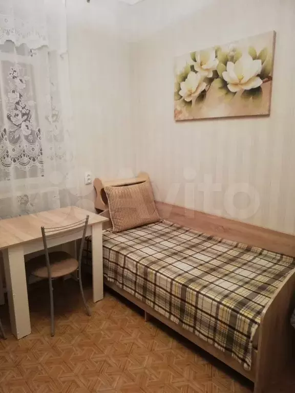 Комната 12 м в 9-к., 1/3 эт. - Фото 0