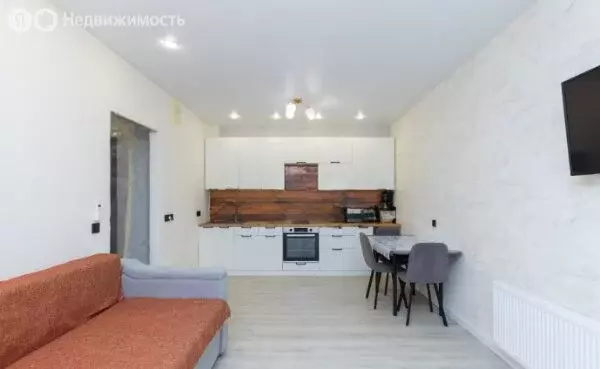 2-комнатная квартира: Тюмень, Газопромысловая улица, 1к2 (63.4 м) - Фото 1