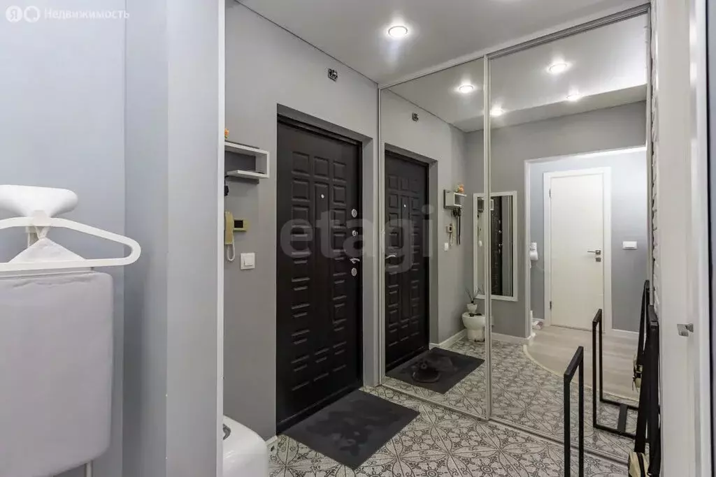 1-комнатная квартира: Тюмень, улица Александра Протозанова, 16 (37 м) - Фото 1