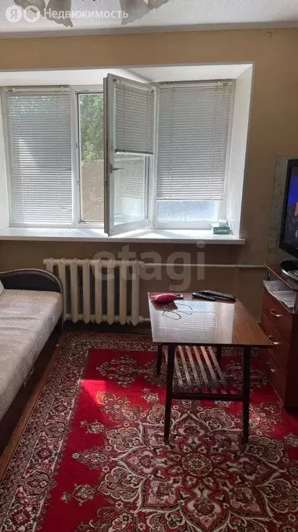2-комнатная квартира: Омск, Иртышская набережная, 24 (30.7 м) - Фото 1