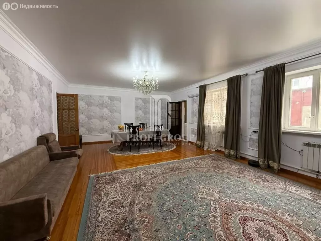 Дом в Новый Кяхулай, улица Кебира Гасанова, 57 (215 м) - Фото 1