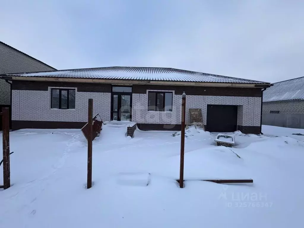 Дом в Белгородская область, Строитель Яковлевский городской округ, ... - Фото 1