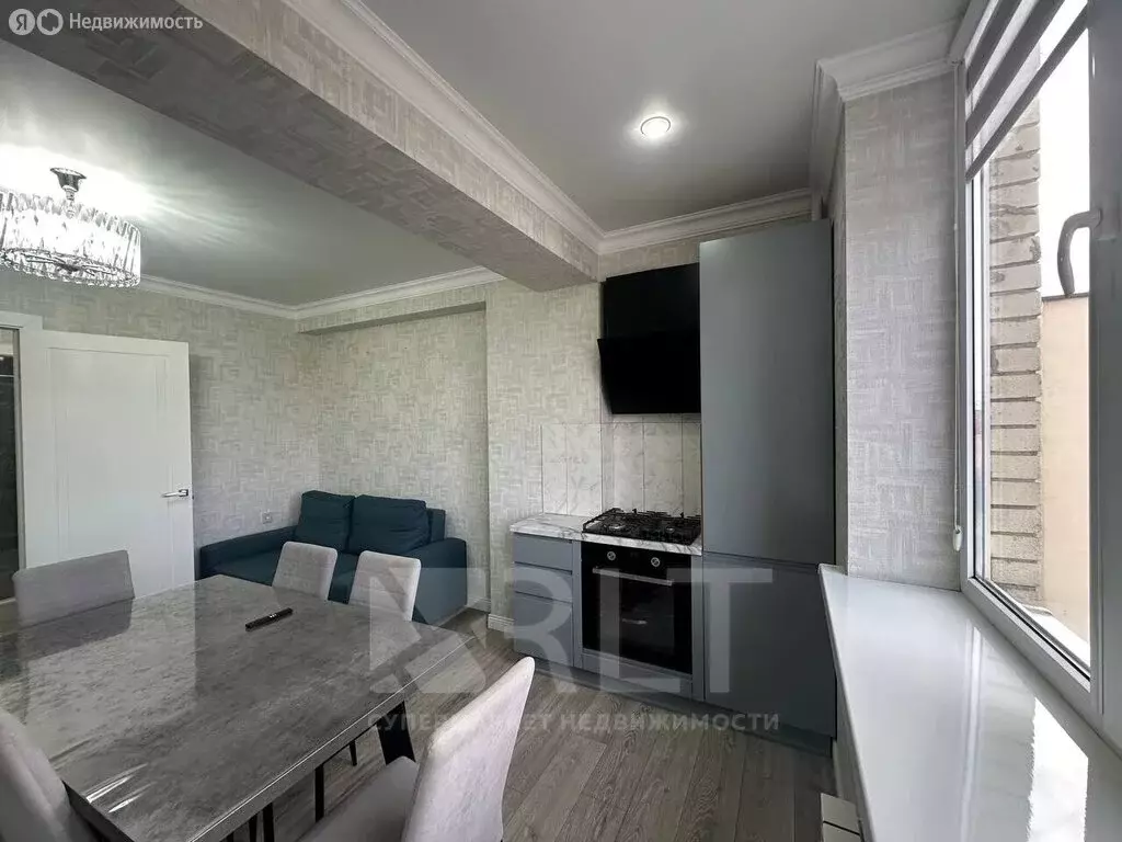 2-комнатная квартира: Махачкала, улица Гагарина, 17А (70 м) - Фото 1