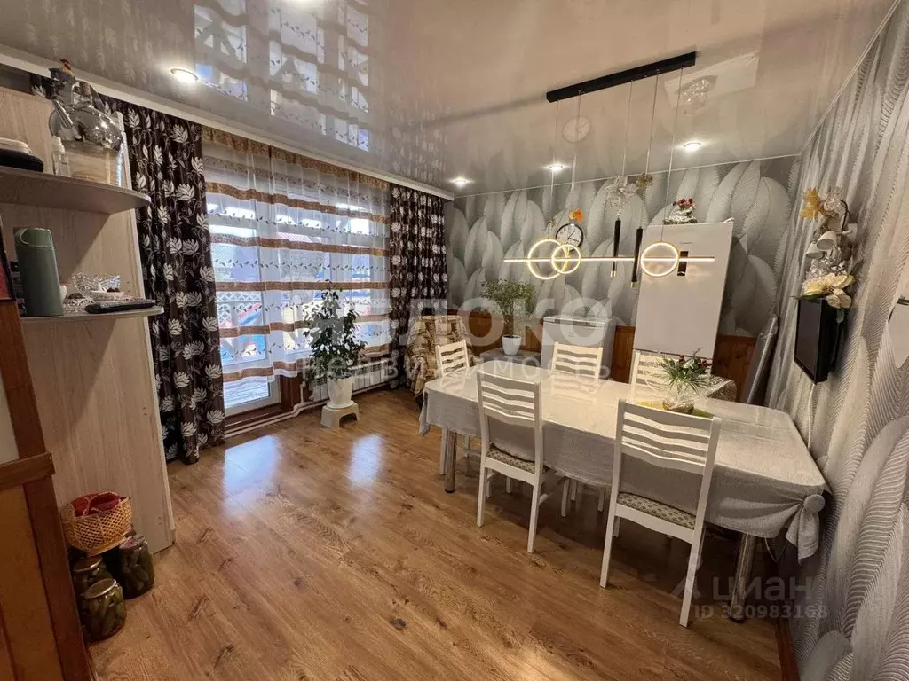 Дом в Пермский край, Усолье Усольский район, ул. Гоголя, 40 (241 м) - Фото 1