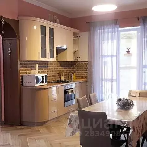 Дом в Карачаево-Черкесия, Зеленчукский район, с. Архыз ул. Алиева, ... - Фото 0