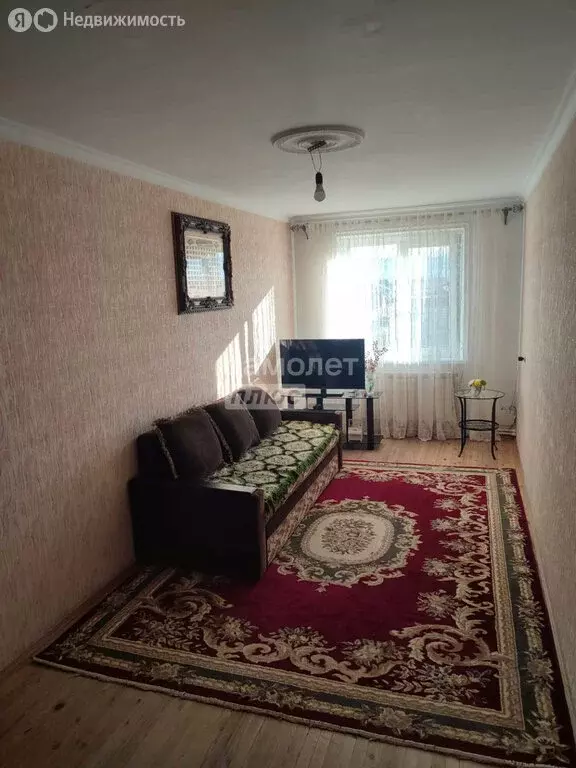 4-комнатная квартира: Кизилюрт, улица Гамзата Цадаса, 64 (76 м) - Фото 1