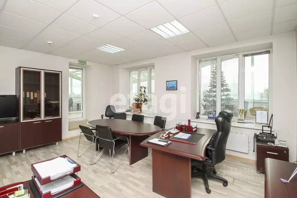 Офис в Тюменская область, Тюмень ул. 50 лет Октября, 23 (180 м) - Фото 0