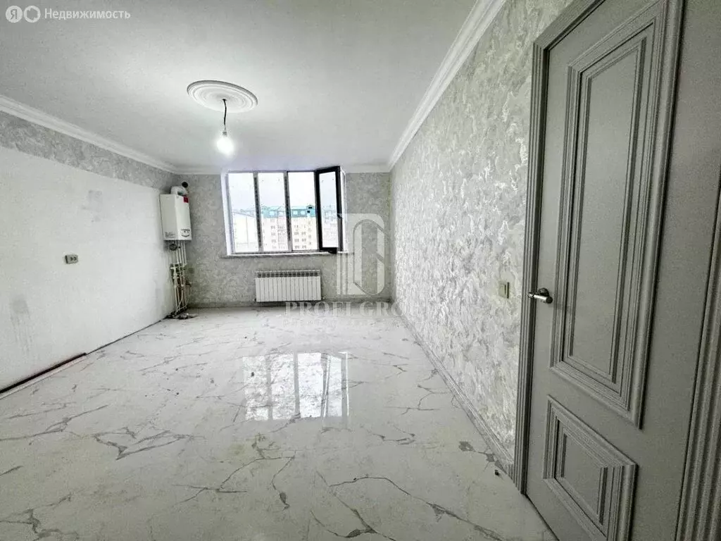 2-комнатная квартира: Махачкала, улица Ирчи Казака, 80 (100 м) - Фото 2