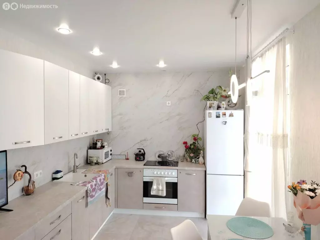 2-комнатная квартира: Пионерский, Октябрьская улица, 3Б к2 (62.5 м) - Фото 1
