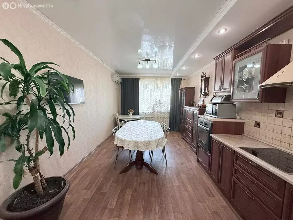 3-комнатная квартира: Казань, Вахитовский район, улица Калинина, 60 ... - Фото 1