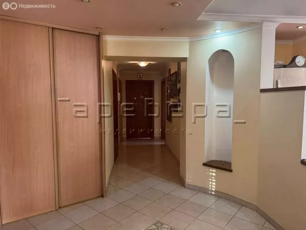 4-комнатная квартира: Красноярск, микрорайон Взлётка, улица Батурина, ... - Фото 0