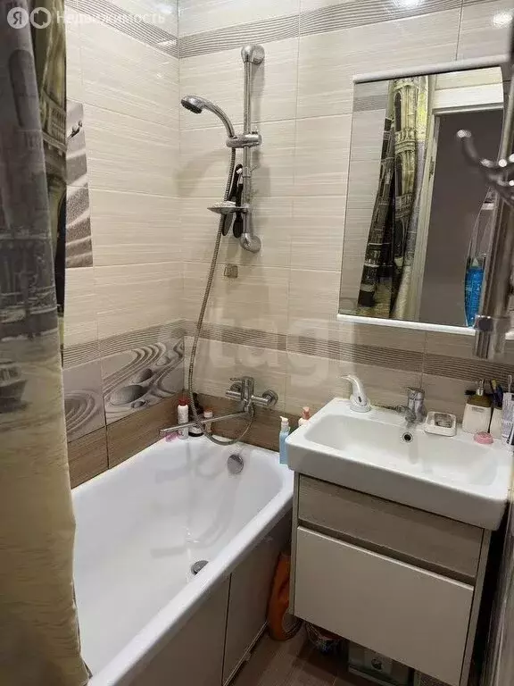 3-комнатная квартира: Новый Уренгой, улица Геологоразведчиков, 4 (58.3 ... - Фото 2