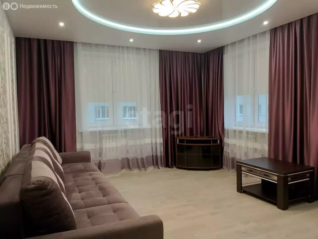 2-комнатная квартира: Нижний Тагил, проспект Строителей, 1А (61.9 м) - Фото 1